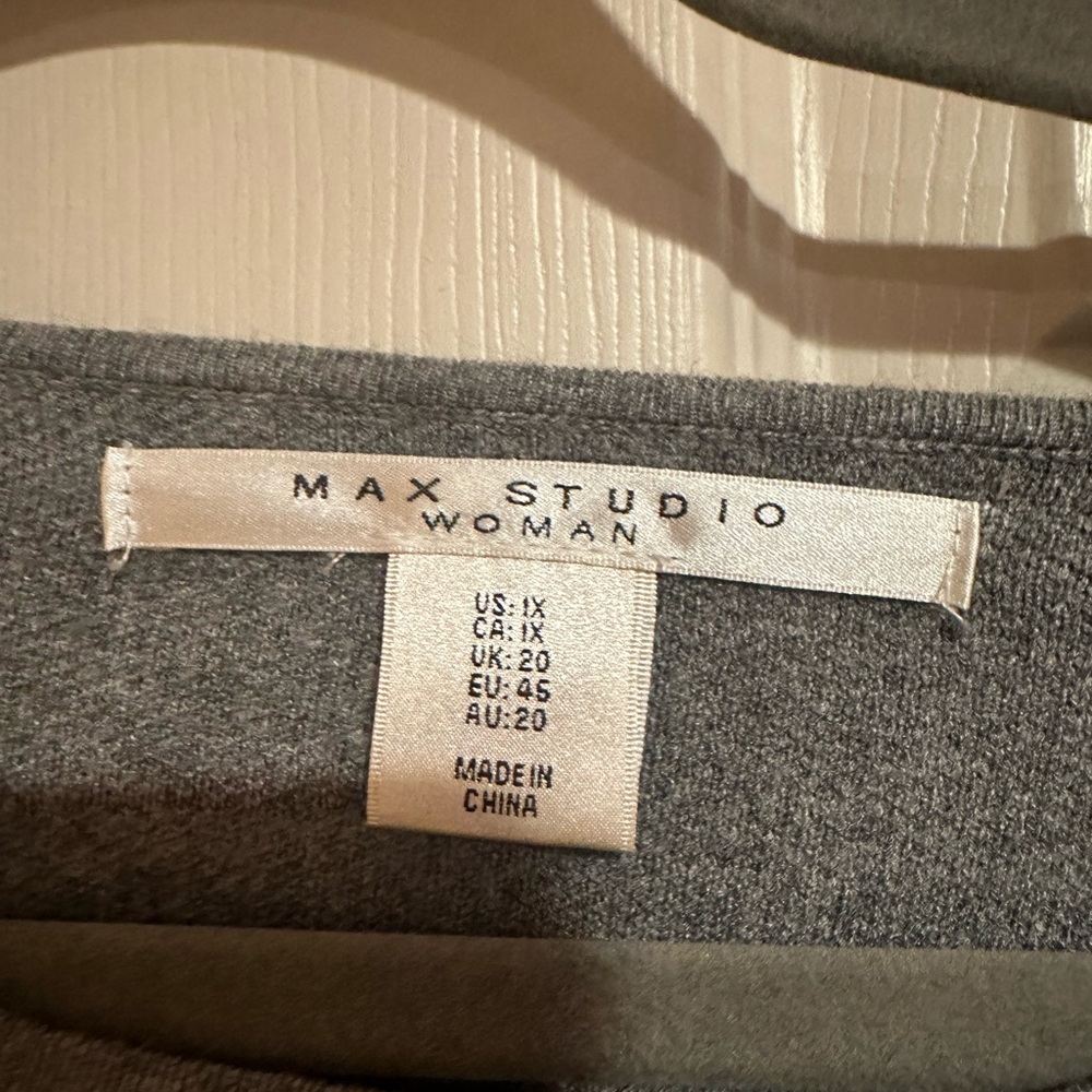 Sweater - Picture 3 of 3